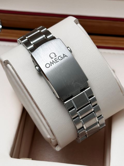 Omega Speedmaster Moonphase 304.30.44.52.01.001 Image 4